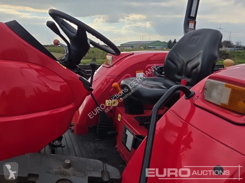 Tractor Mahindra 8560