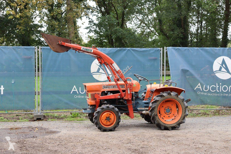 Kubota L2000DT tractor