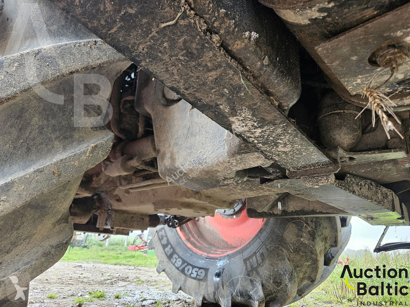Claas Axion 830 tractor