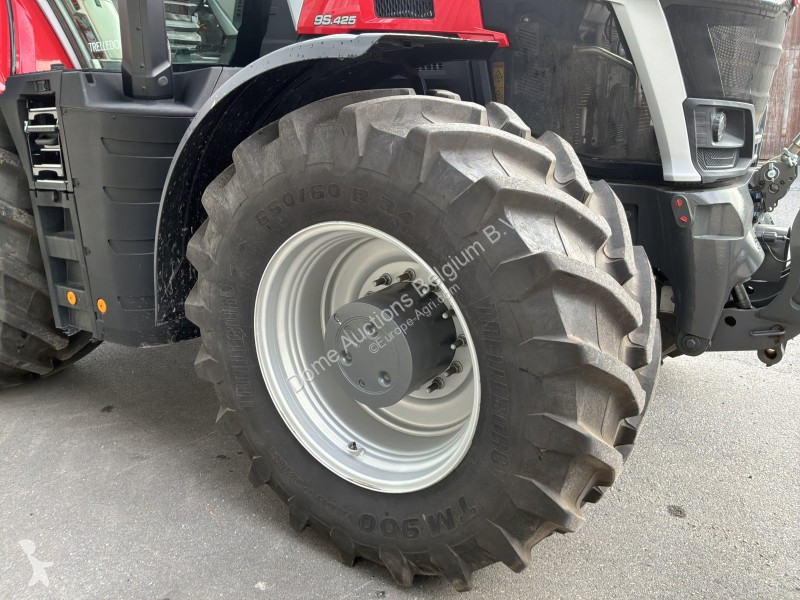 Zemědělský traktor Massey Ferguson 9S.425...