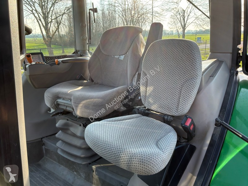 Zemědělský traktor John Deere 6210R