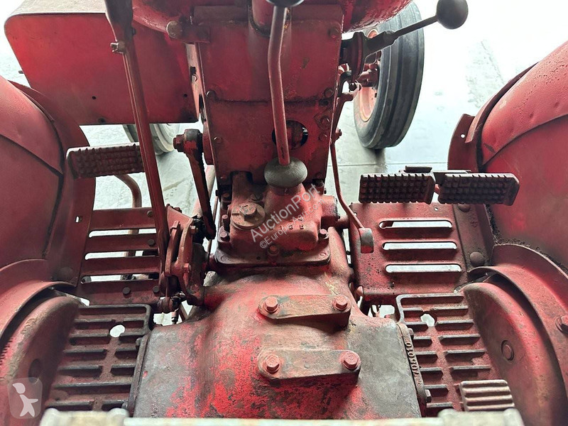 Tractor Volvo 470