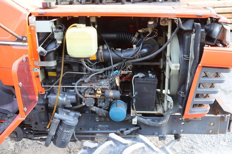 جرار زراعي Kubota L1-235