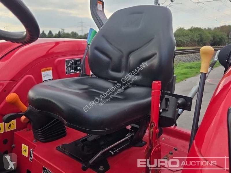 Tractor Mahindra 8560