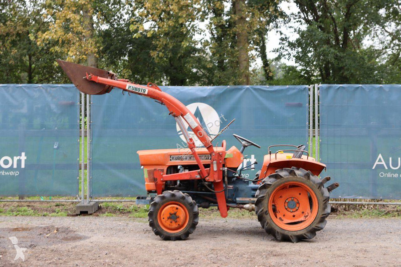 Kubota L2000DT tractor