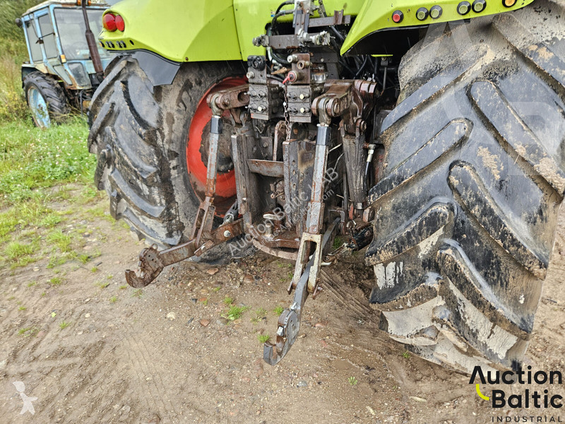 Claas Axion 830 tractor