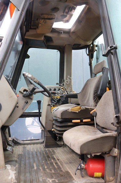 Zemědělský traktor JCB Fastrac 1135