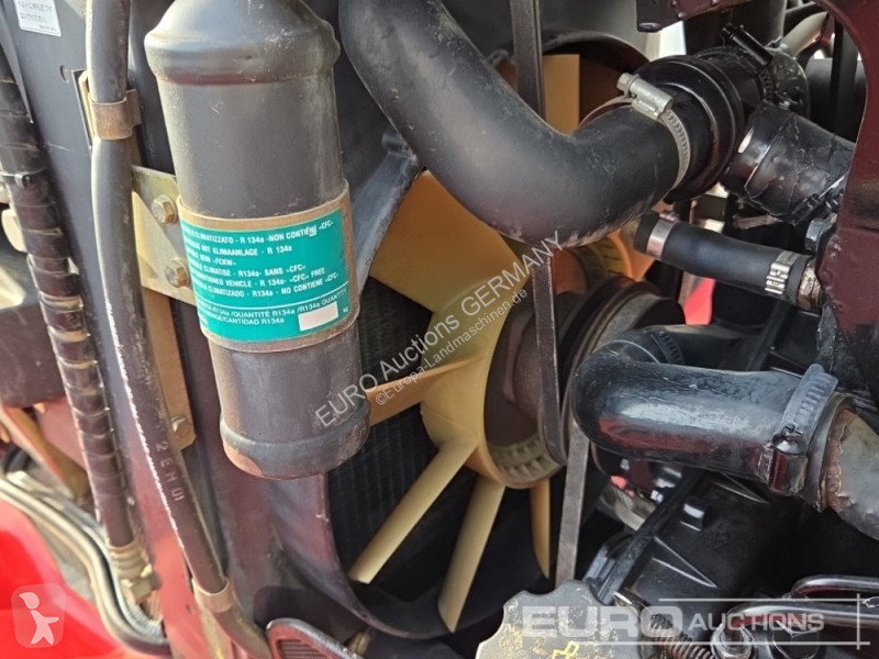 Zemědělský traktor Massey Ferguson 2210