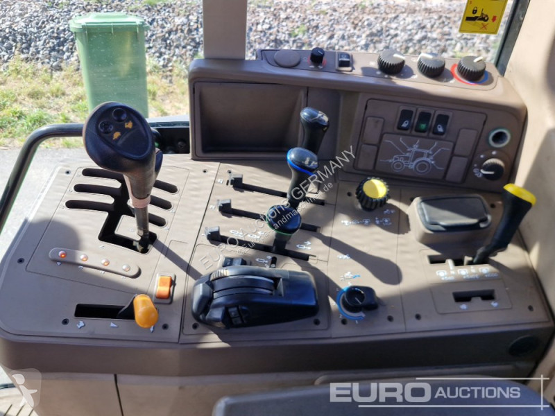 Zemědělský traktor John Deere 6330