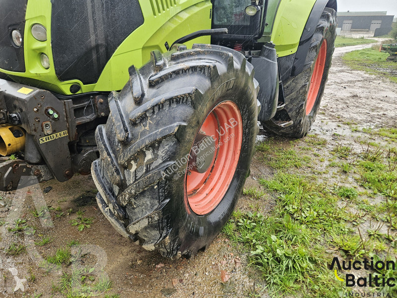 Claas Axion 830 tractor