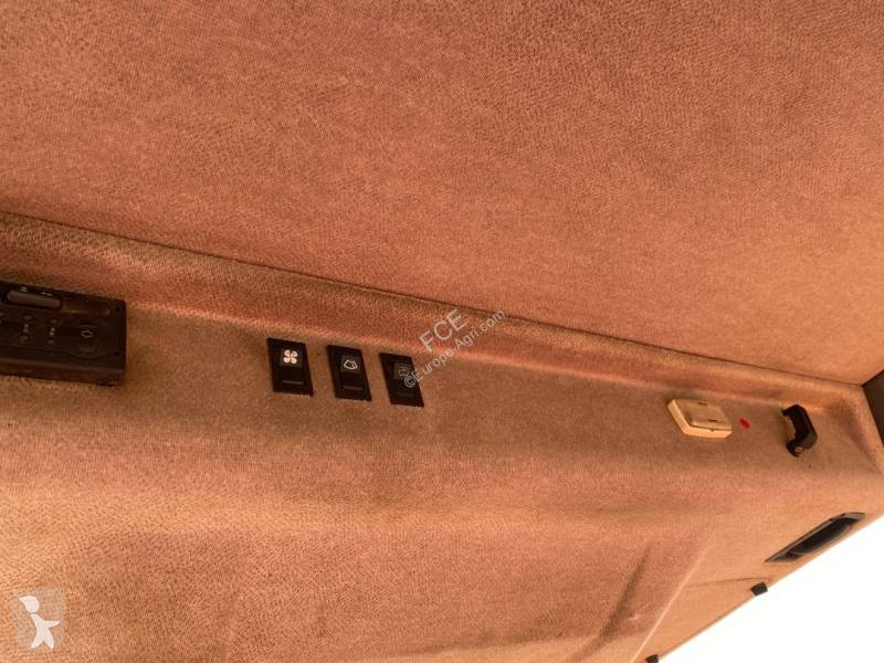 Tractor Renault 330  endommagé