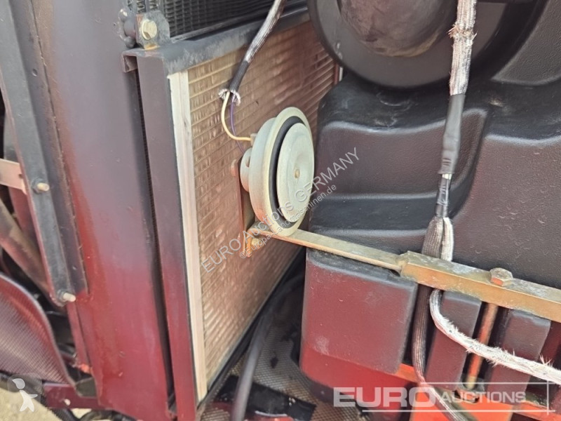 Zemědělský traktor Massey Ferguson 2210