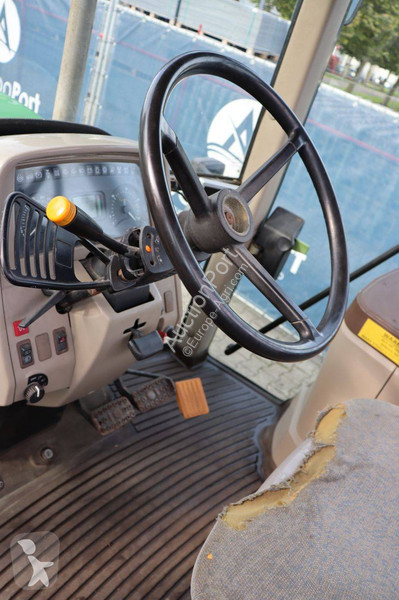 Zemědělský traktor John Deere 6320