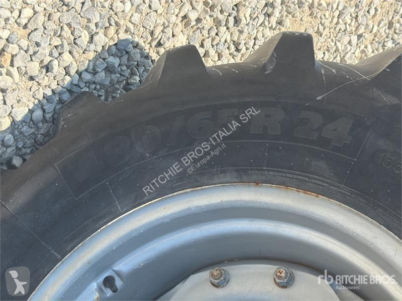 Сільськогосподарський трактор Case 105 JXU 4WD...