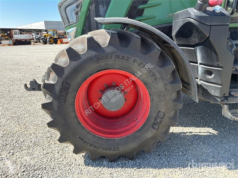 Сільськогосподарський трактор Fendt 828 Vario