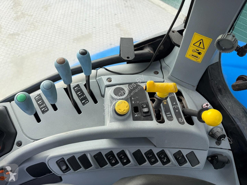 Mezőgazdasági traktor New Holland T6050