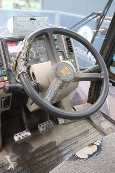 Zemědělský traktor JCB Fastrac 1135