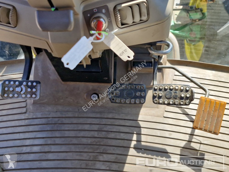 Zemědělský traktor John Deere 6330