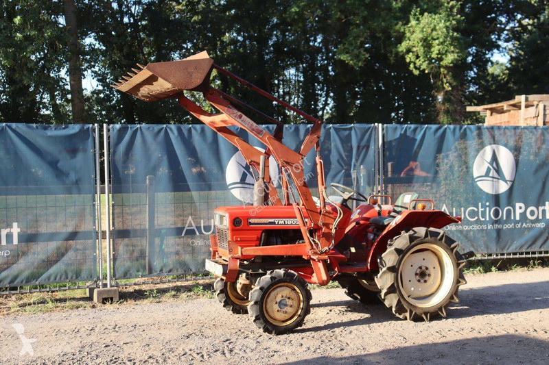 جرار زراعي Yanmar YM1802D