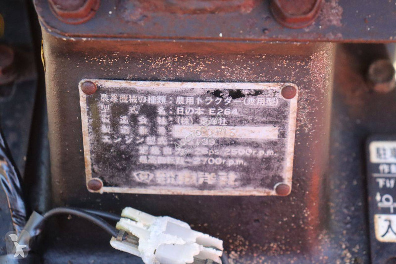 Zemědělský traktor Hinomoto E264