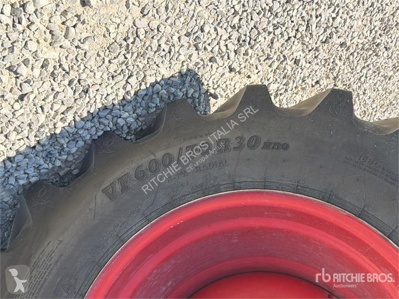 Сільськогосподарський трактор Fendt 828 Vario