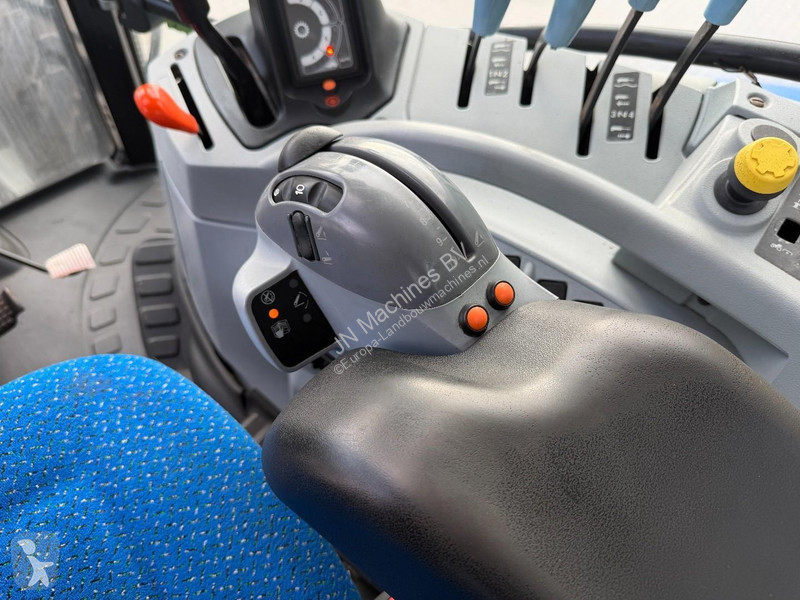 Mezőgazdasági traktor New Holland T6050