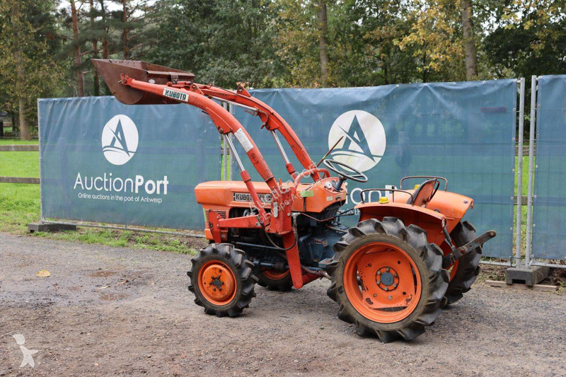 Kubota L2000DT tractor