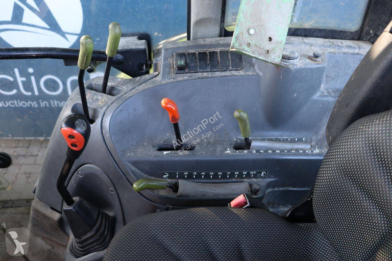 Tractor agrícola Claas 340 AXOS