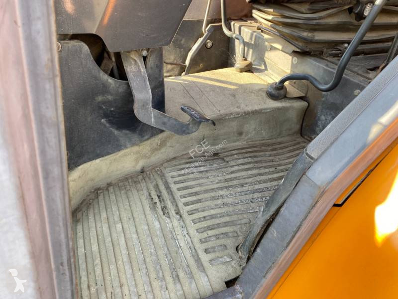 Tractor Renault 330  endommagé