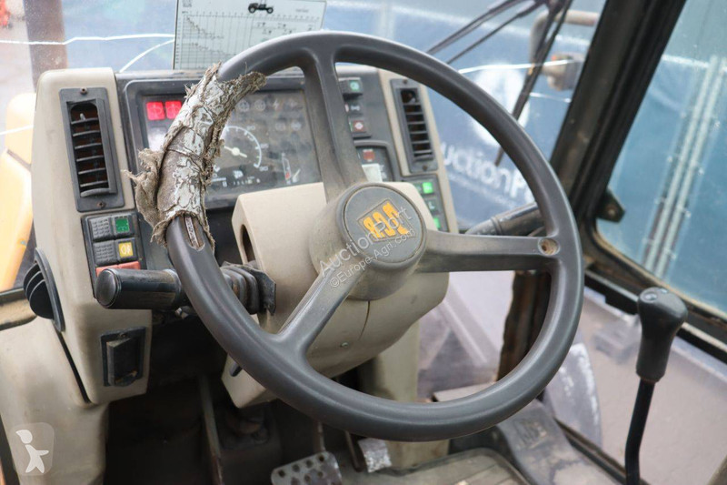 Zemědělský traktor JCB Fastrac 1135