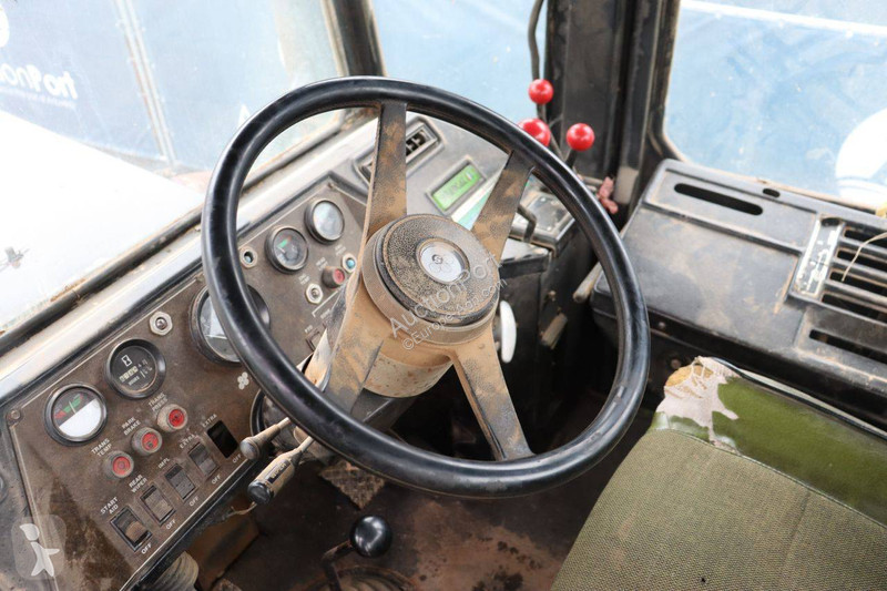 Zemědělský traktor  Bearcat PT225
