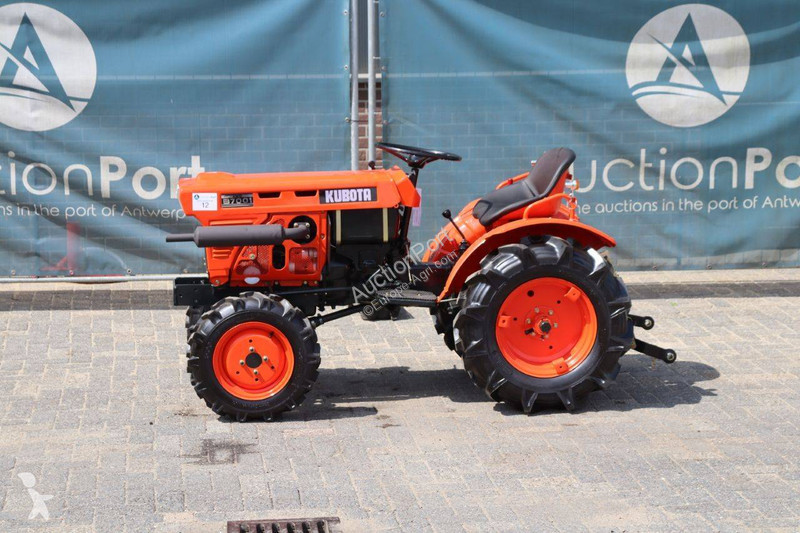 Сільськогосподарський трактор Kubota B7001