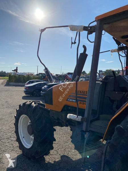 Tractor Renault 330  endommagé