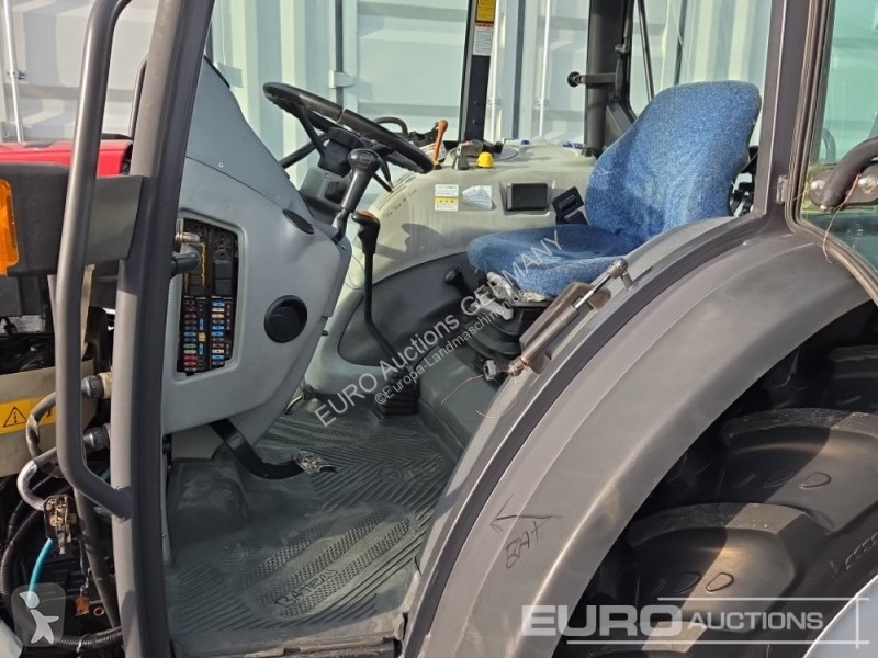 Zemědělský traktor Massey Ferguson 2210