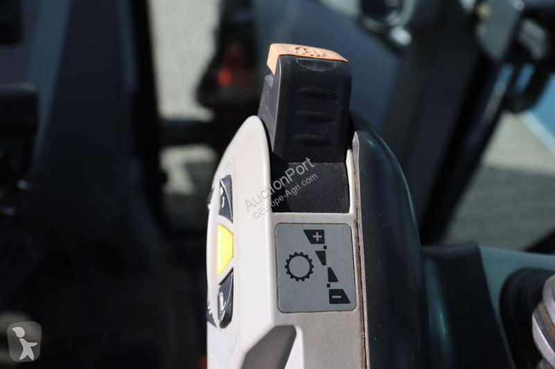 Zemědělský traktor Claas Arion 620