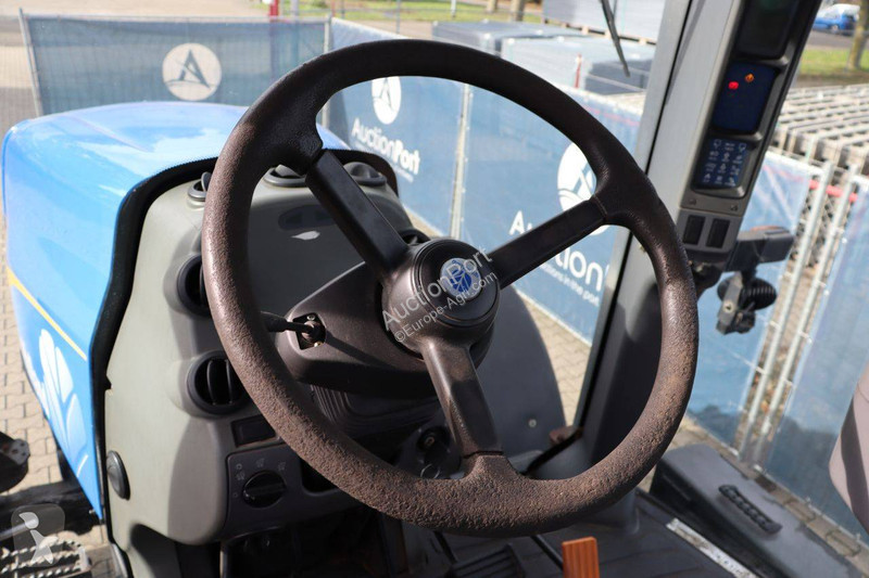 Zemědělský traktor New Holland T8020