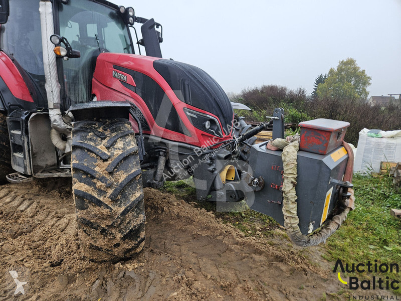 Tractor Valtra T 174 E