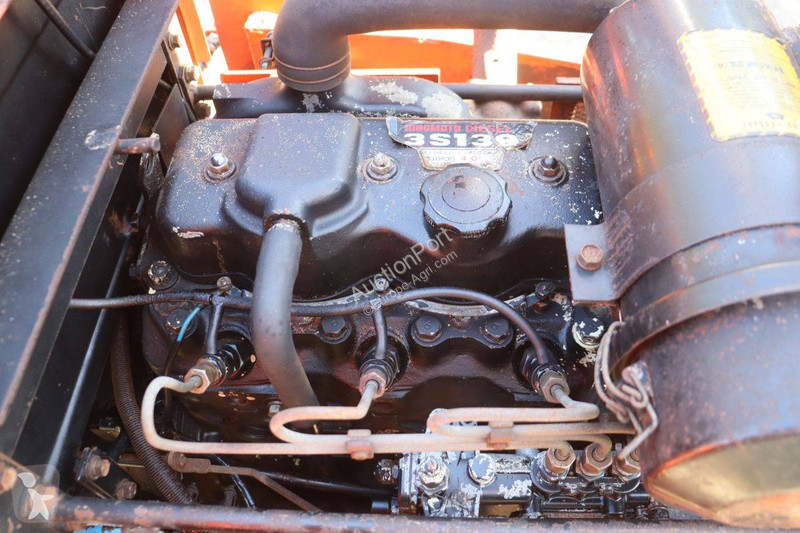 Zemědělský traktor Hinomoto E264