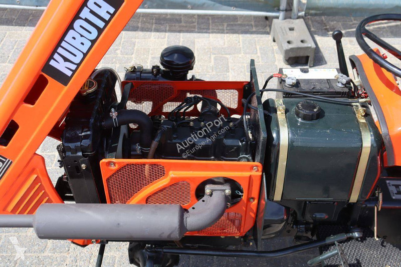 Сільськогосподарський трактор Kubota B7001