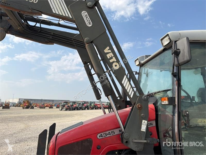 Сільськогосподарський трактор Massey Ferguson 4345