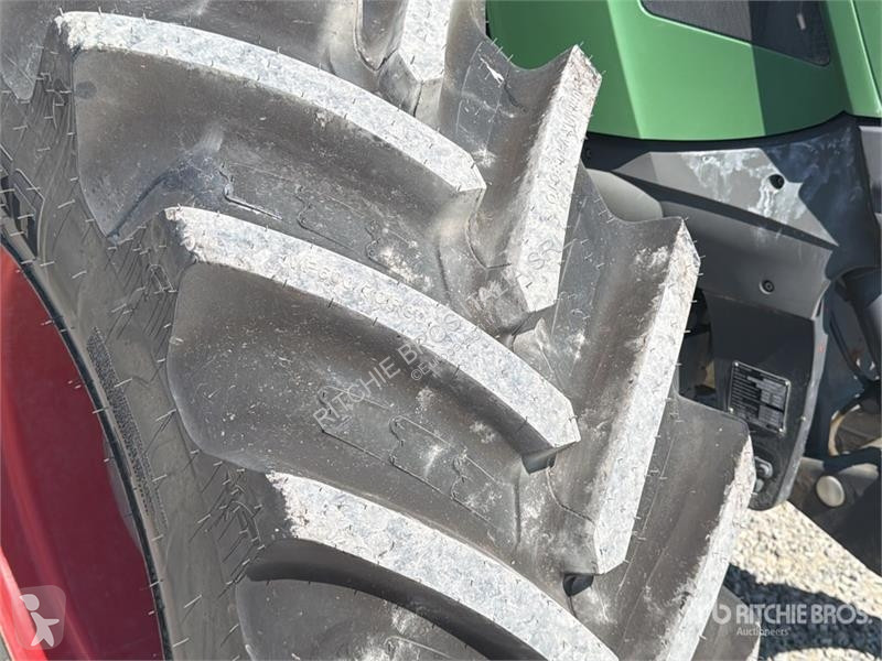 Сільськогосподарський трактор Fendt 828 Vario
