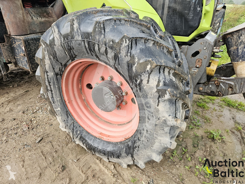 Claas Axion 830 tractor