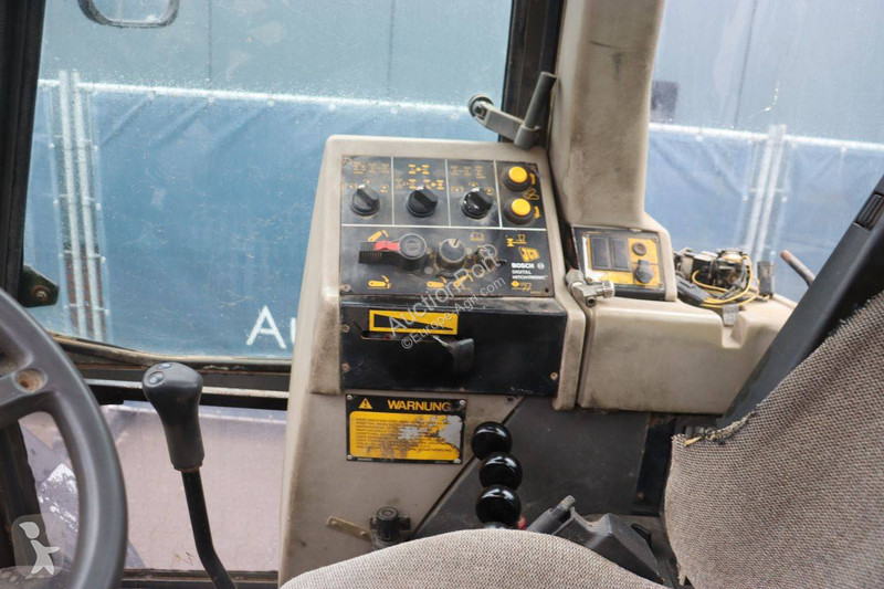 Zemědělský traktor JCB Fastrac 1135