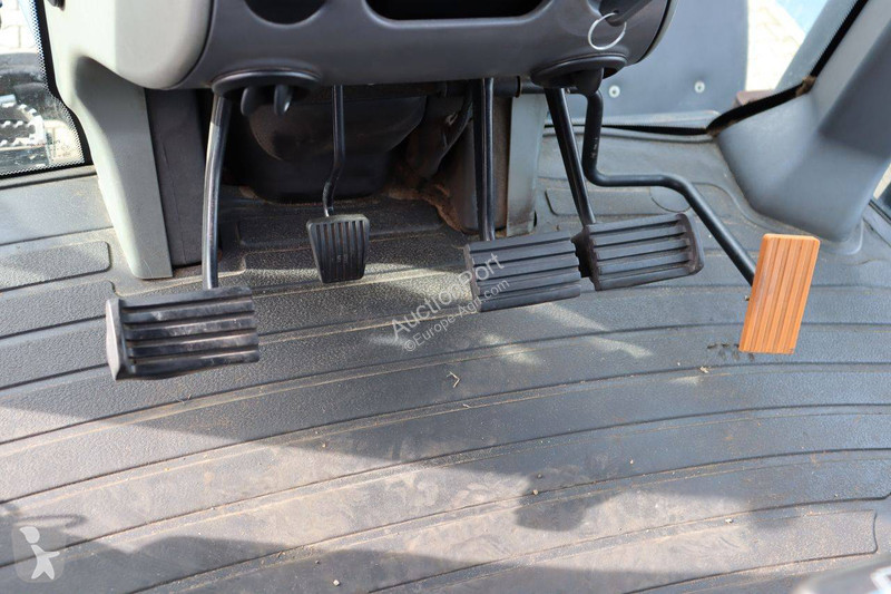 Zemědělský traktor New Holland T8020