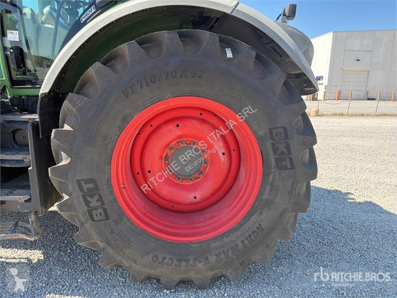 Сільськогосподарський трактор Fendt 828 Vario