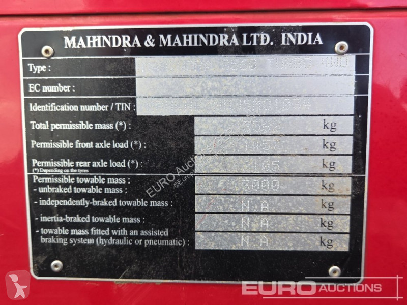 Tractor Mahindra 8560