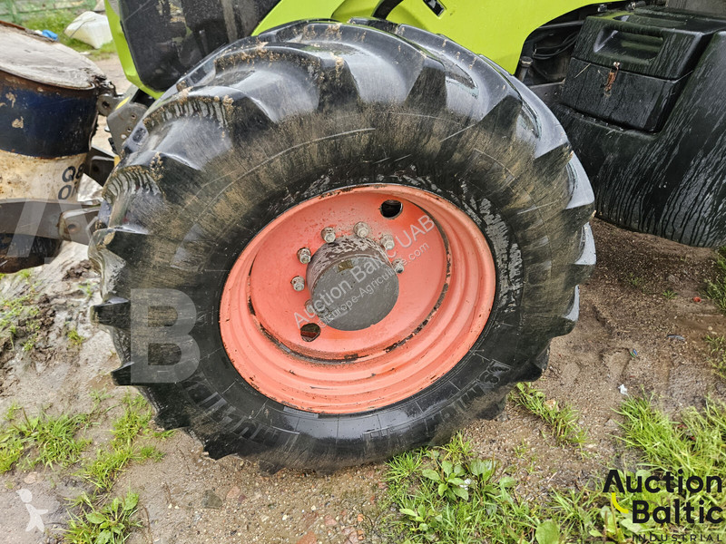 Claas Axion 830 tractor
