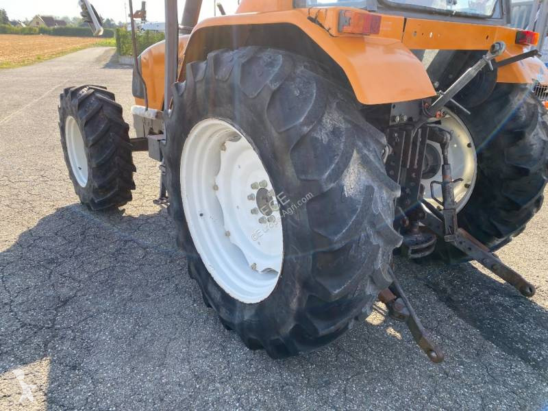 Tractor Renault 330  endommagé