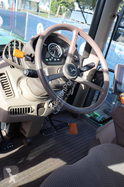 Zemědělský traktor John Deere 6195R