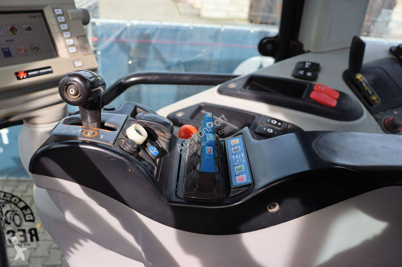 Zemědělský traktor Massey Ferguson 6490 Dyna-6
